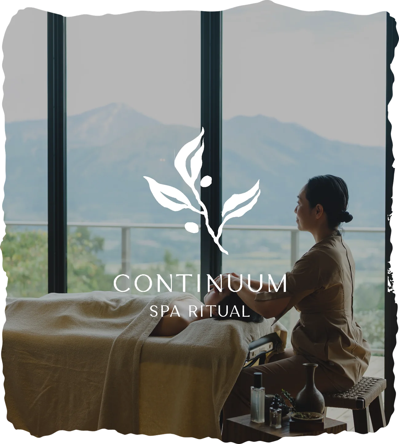 CONTINUUM SPA RITUAL ― 阿蘇の山並みを望む客室の窓辺